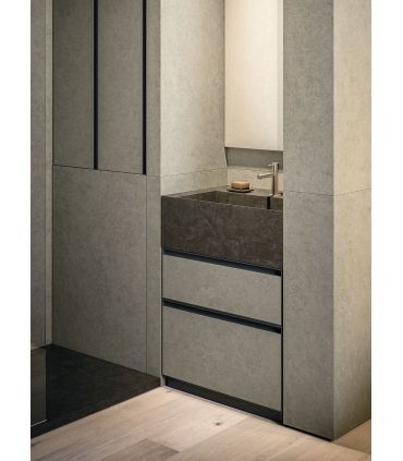 Mobile bagno Arbi Absolute con lavabo Mantra e specchio verticale