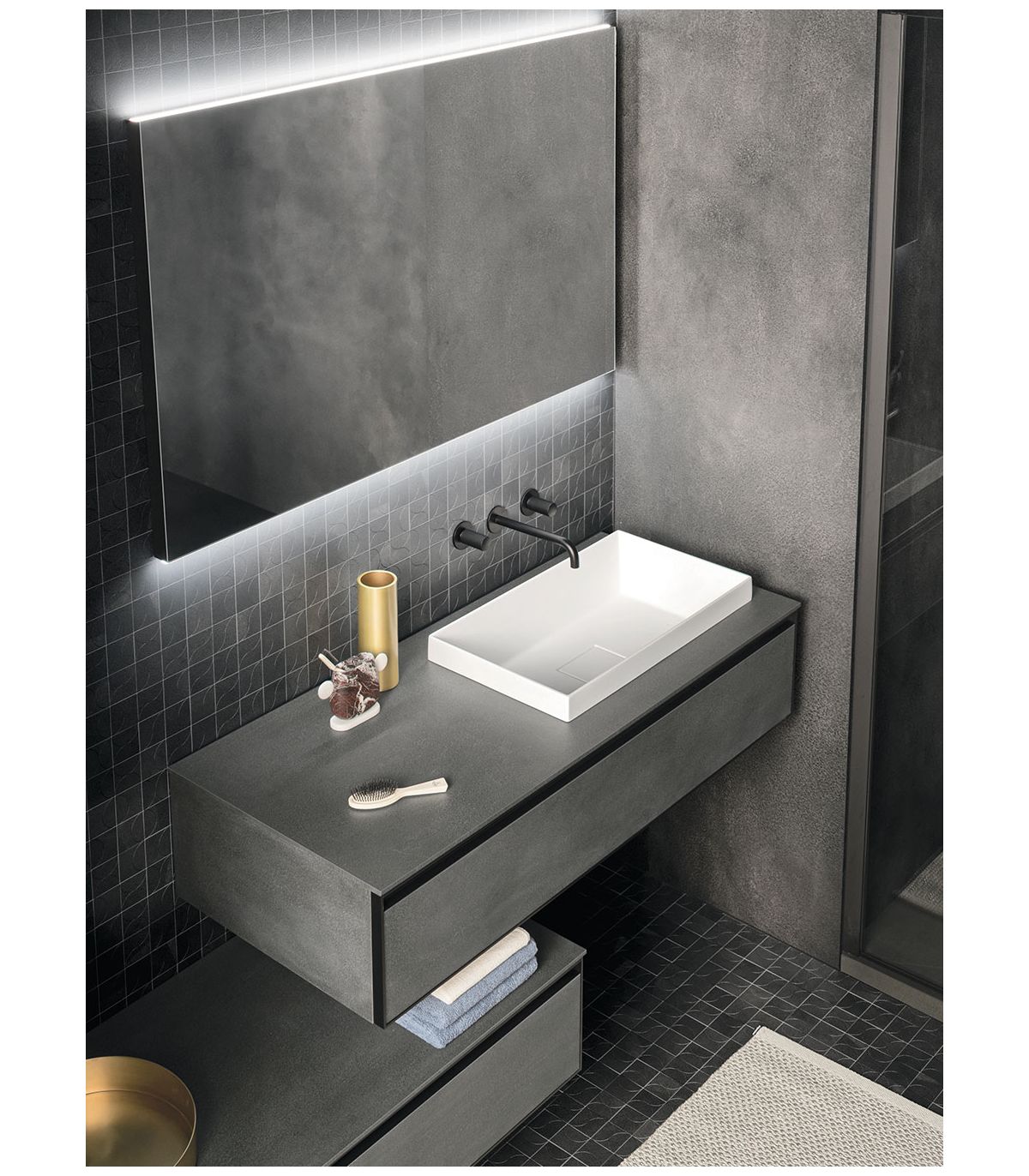 Mobile bagno Arbi Absolute con lavabo semincasso, base laterale, specchiera  e pensile