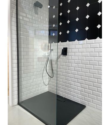 Bagno nero moderno ed elegante