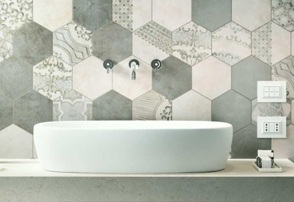 Rivestimenti bagno con piastrelle esagonali: stile retrò e design moderno